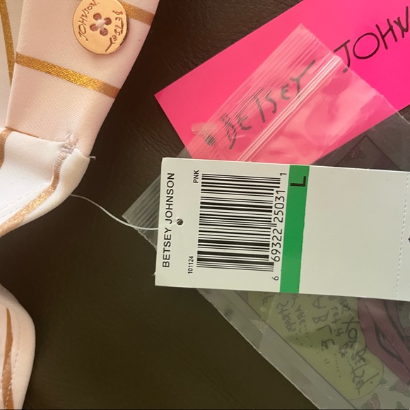 Betsy Johnson bathing suit.Large top, medium top With large bottom.New with tags - Picture 5 of 8